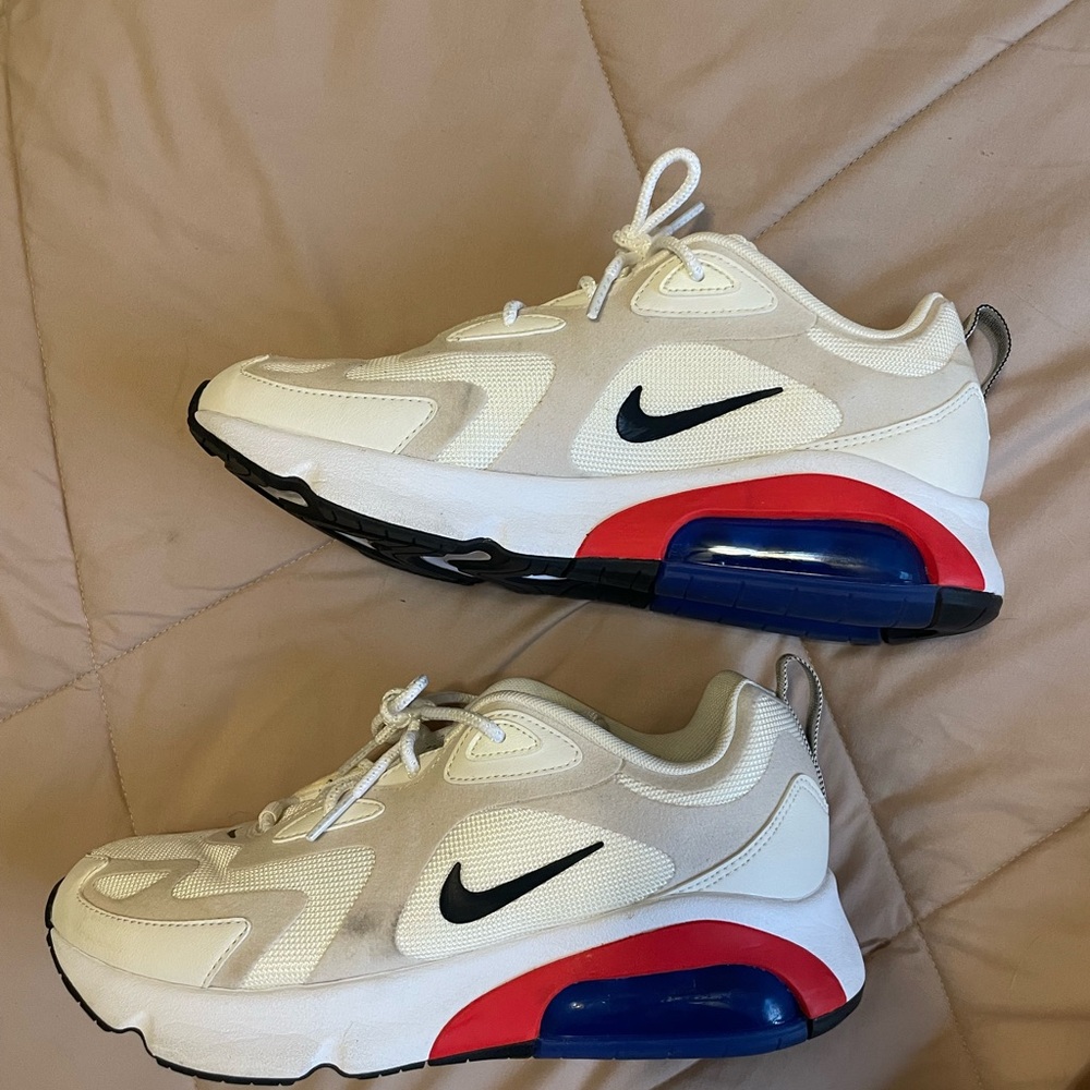 Nike Women’s Air200 Sneakers